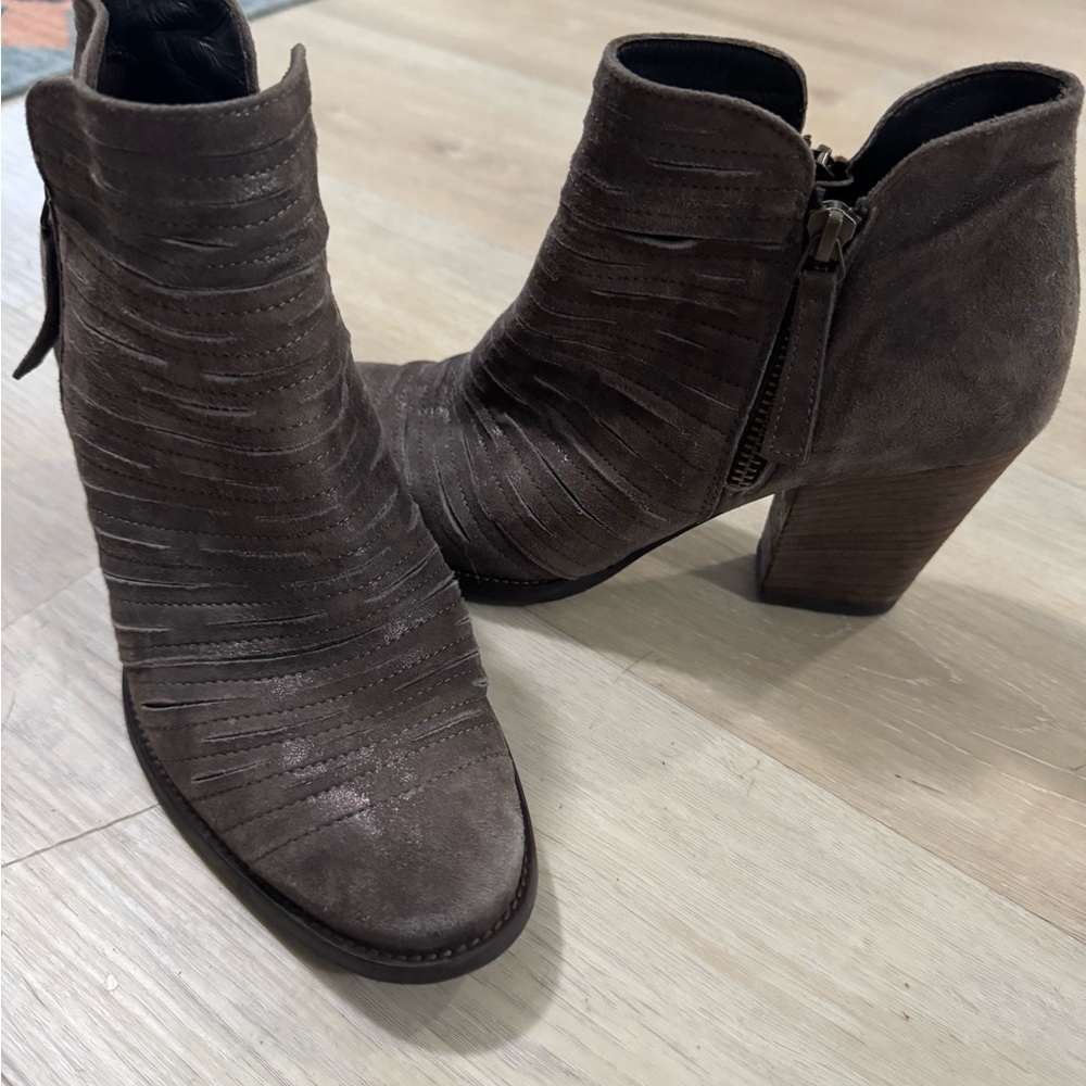 Paul Green: Suede Ankle Boots